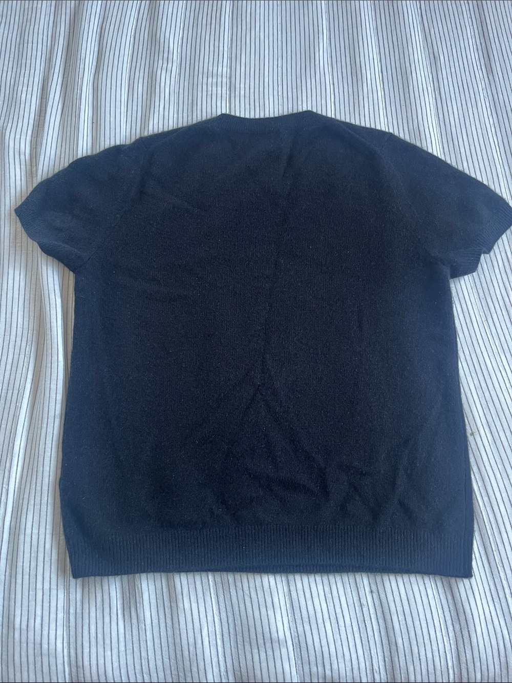 Quince Cashmere Short sleeve crew neck sweater. - Picture 4 of 4